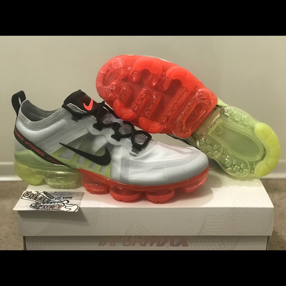 NEW Nike Air Vapormax 2019 Volt Running Flyknit - Picture 3 of 8